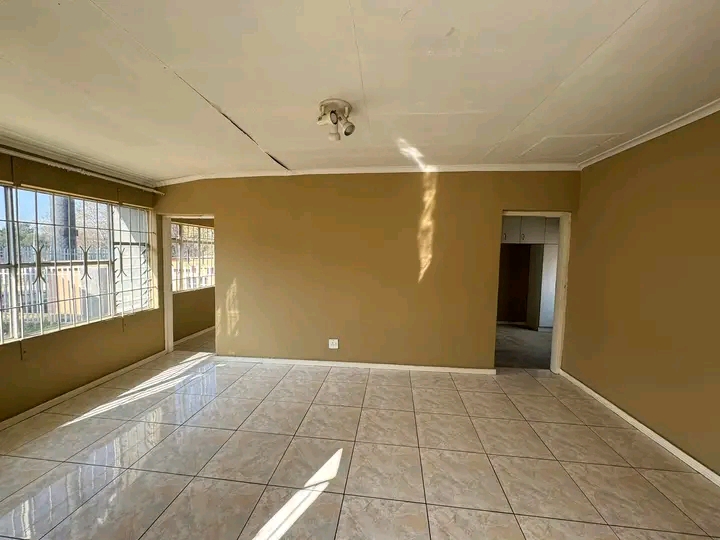 2 bedroom cottage available to rent 🏡 
es  in Roodepoort