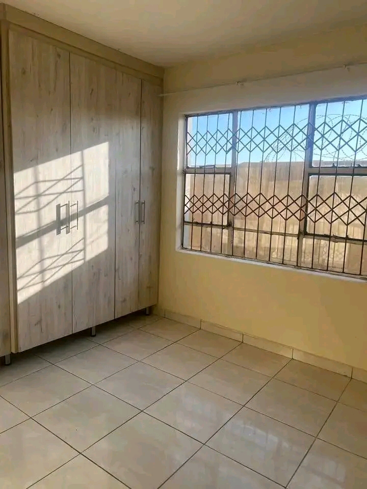 3 bedroom house to rent in ext 2
immediately  in Ebony Park