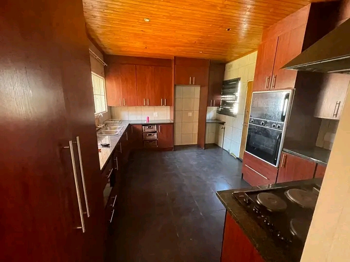 Super large home to let in esther park this h  in Esther Park