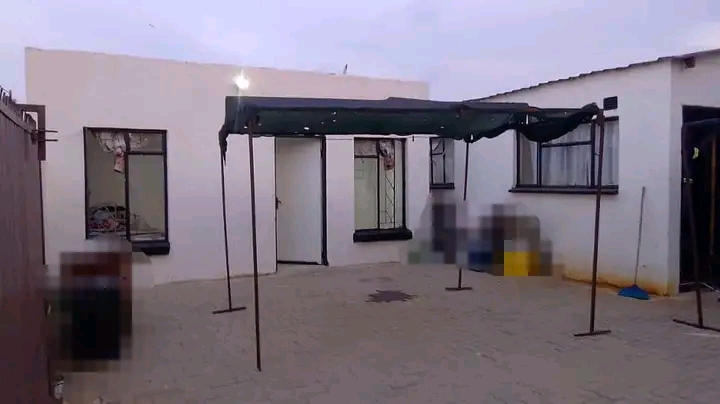 Room available to rent in tembisa rent is r18  in Esselen Park