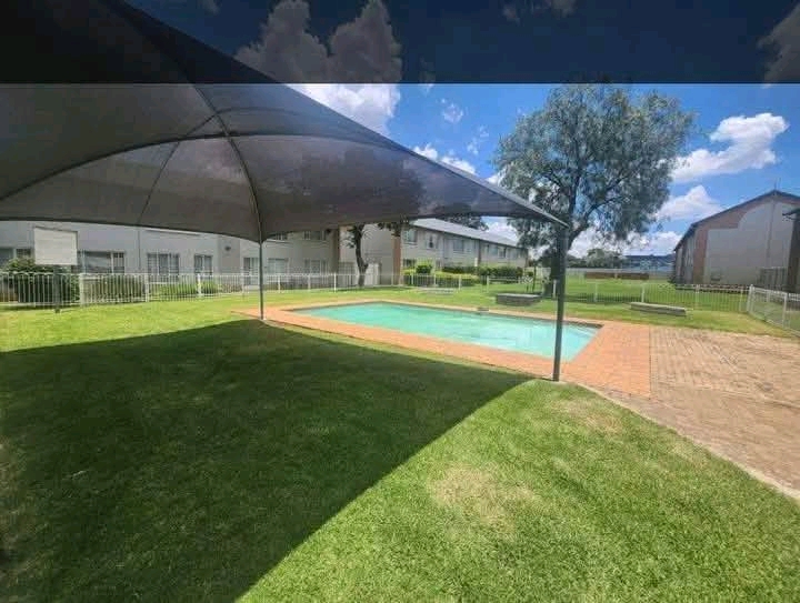 Room to rent for r2700 in west. smithfield co  in Boksburg