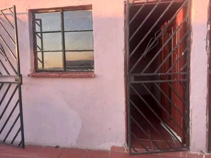 Room to rent available at motsu (nb: the room  in Tembisa
