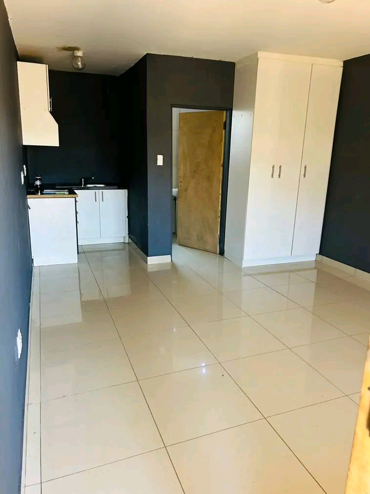 Bachelor to rent :r3500
deposit :r3500 two i  in Tembisa