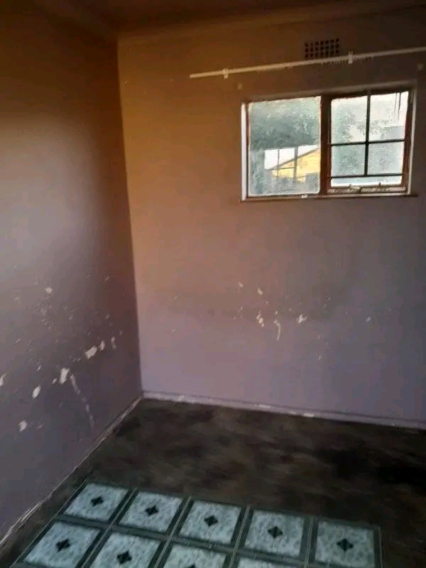 Room to rent in moroka north rent is 900 for   in Rockville