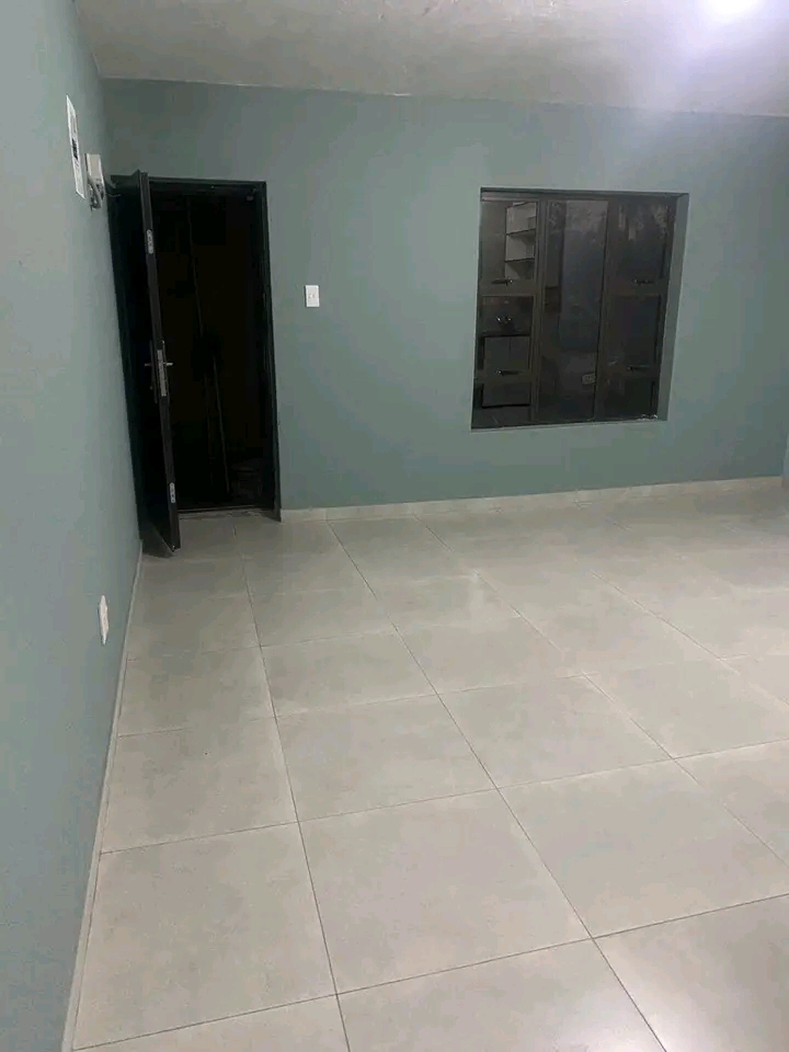 Room to let in ext 27 for r2500,bachelor with  in Protea Glen