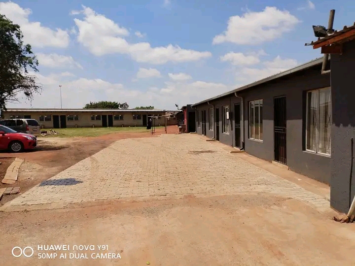 We have rooms available for rent in x1 basoth  in Vosloorus