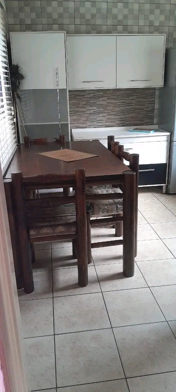 Zone 2, 1 room with fitted built ins, space f  in Pimville