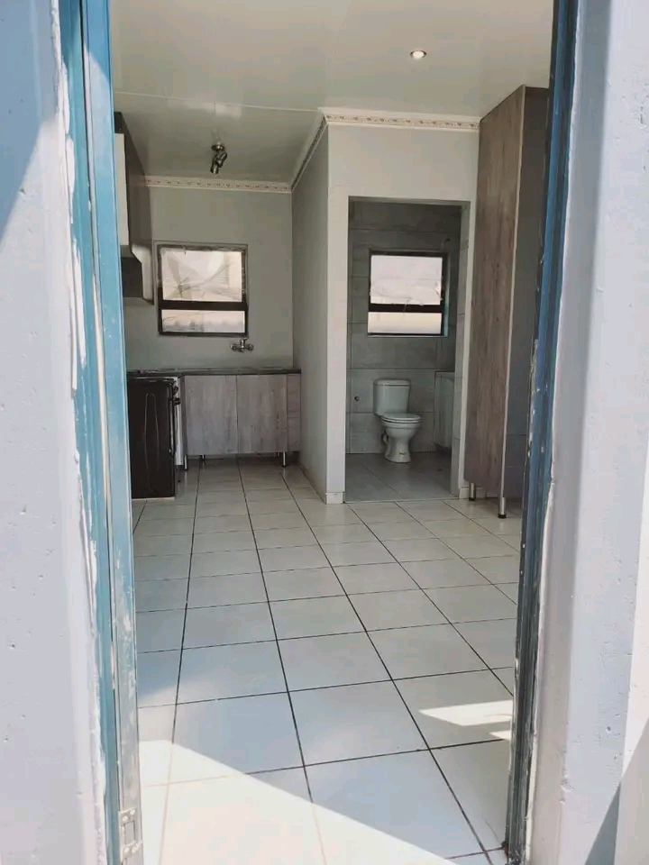 Bachelor room available for rental in ext 2
  in Vosloorus