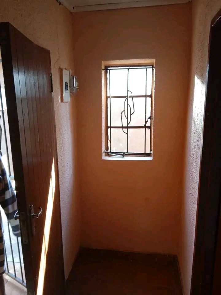 Big spacious room to rent with bath and toile  in Dobsonville