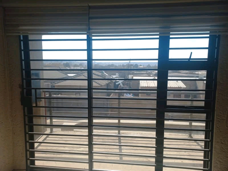 Ensuits available in phase 1 soweto immediate  in Braamfischer