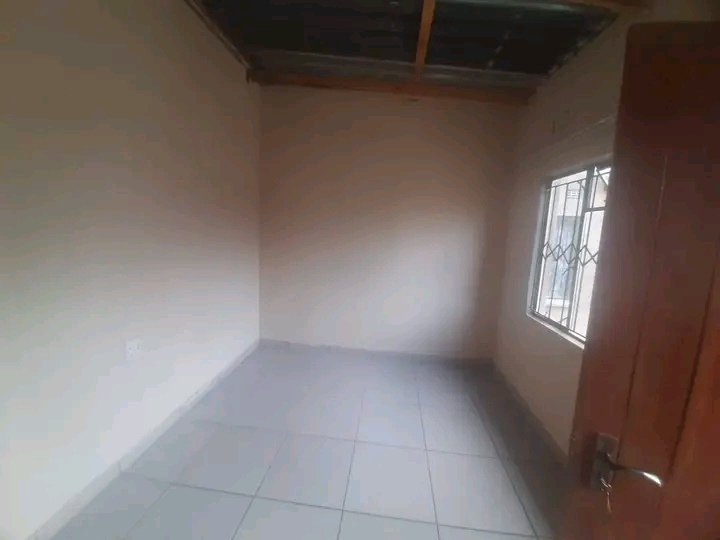 Standard room available in ext 1 no parking   in Kaalfontein
