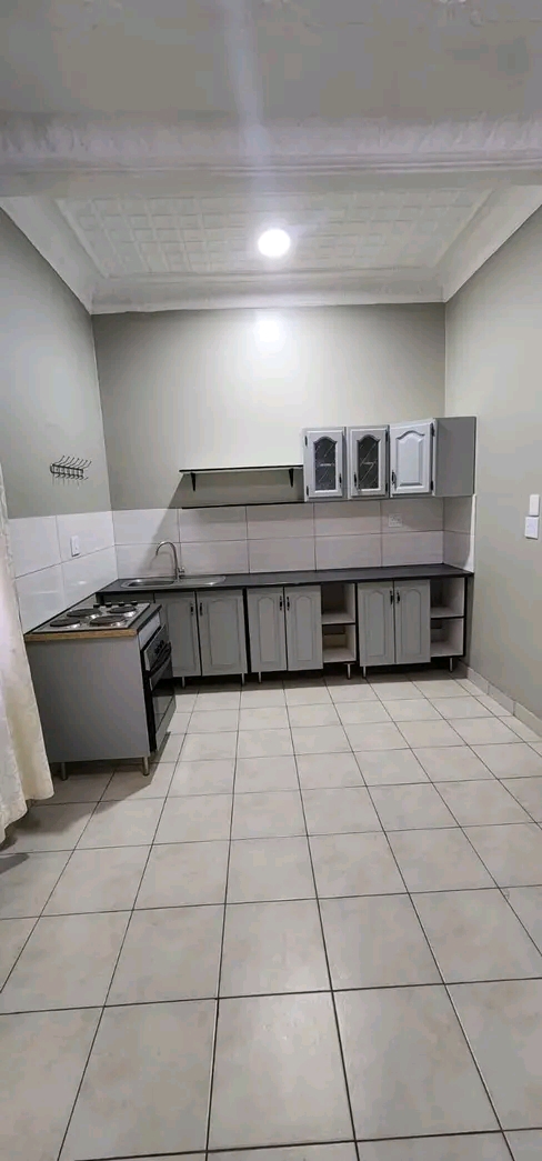 1 bedroom cottage available now for r5700 wat  in Kensington