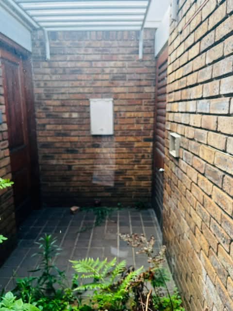 Beautiful 3 bedroom home to rent  comfortably  in Springs