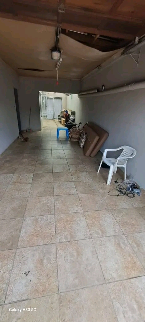 3 bedroom house -with 2 outside rooms -availa  in Allandale