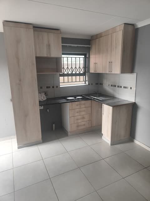 Rental not next to mall 
open plan 
r3900 p  in Birch Acres