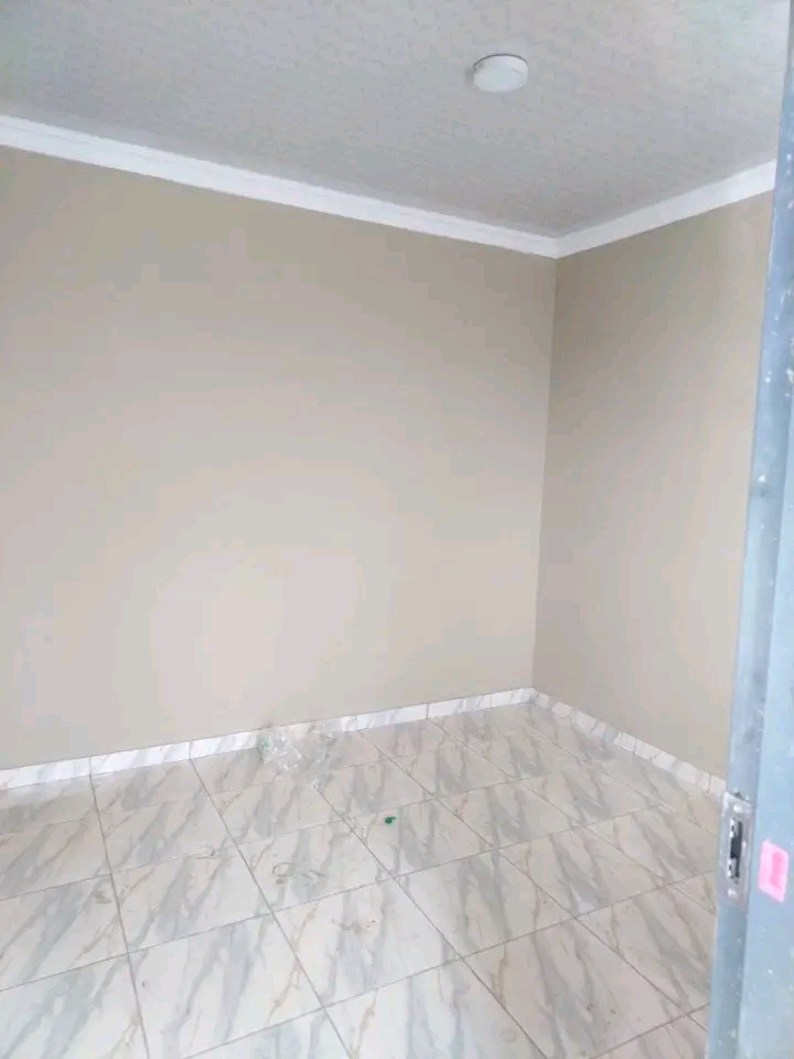 Onshow near boxer new standard room to let
r  in Kaalfontein