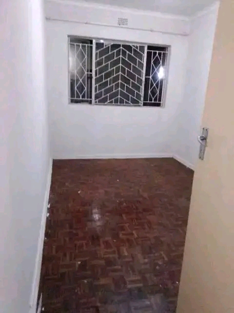 Inside room available now white wardrobe incl  in Bezuidenhout Valley