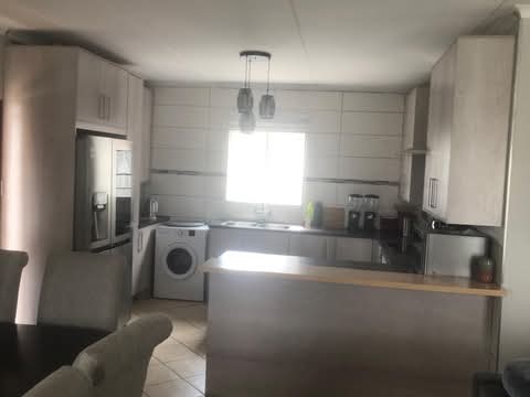 House for rental in ext 2. rent r16 000 and d  in Blue Hills