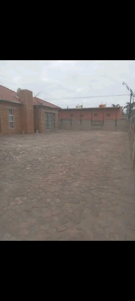 Room to rent

📍swart street

rental fe  in Kempton Park