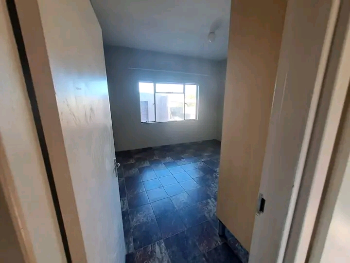 Neat and modern 2 bed ground unit in mondeor   in Mondeor