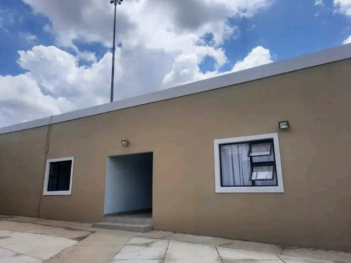 Ensuite is available for rental 
parking is   in Diepkloof