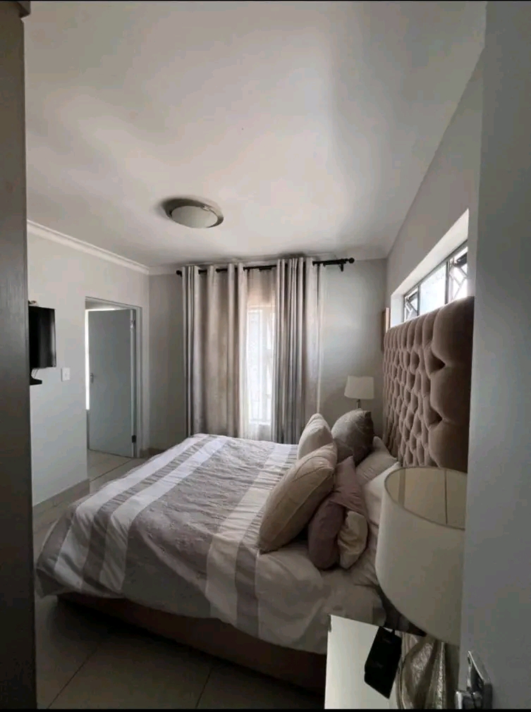3 bedroom house with a swimming pool availabl  in Centurion