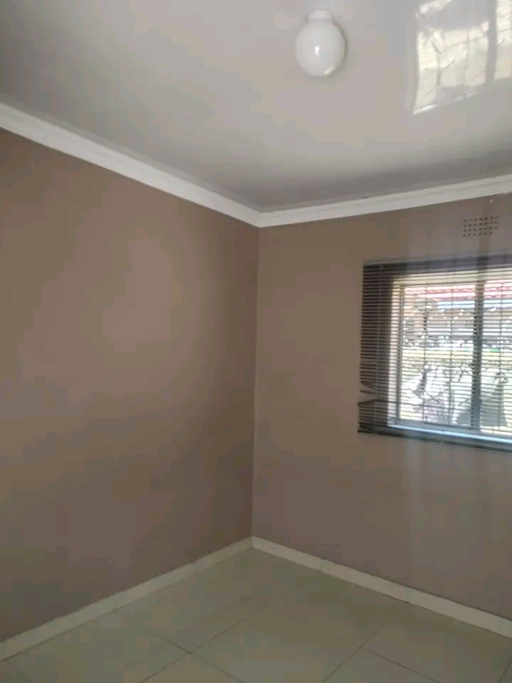 A beautiful spacious room with an outside sho  in Pimville