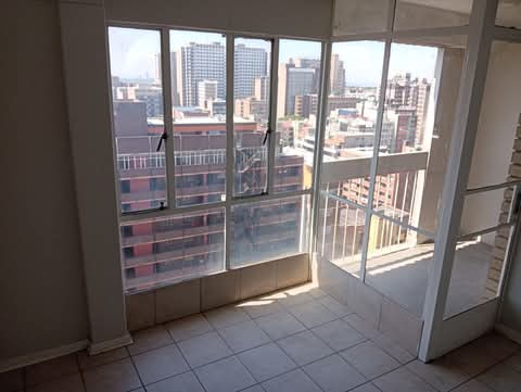 1 bedroom flat to rent max 3 people 
highris  in Berea