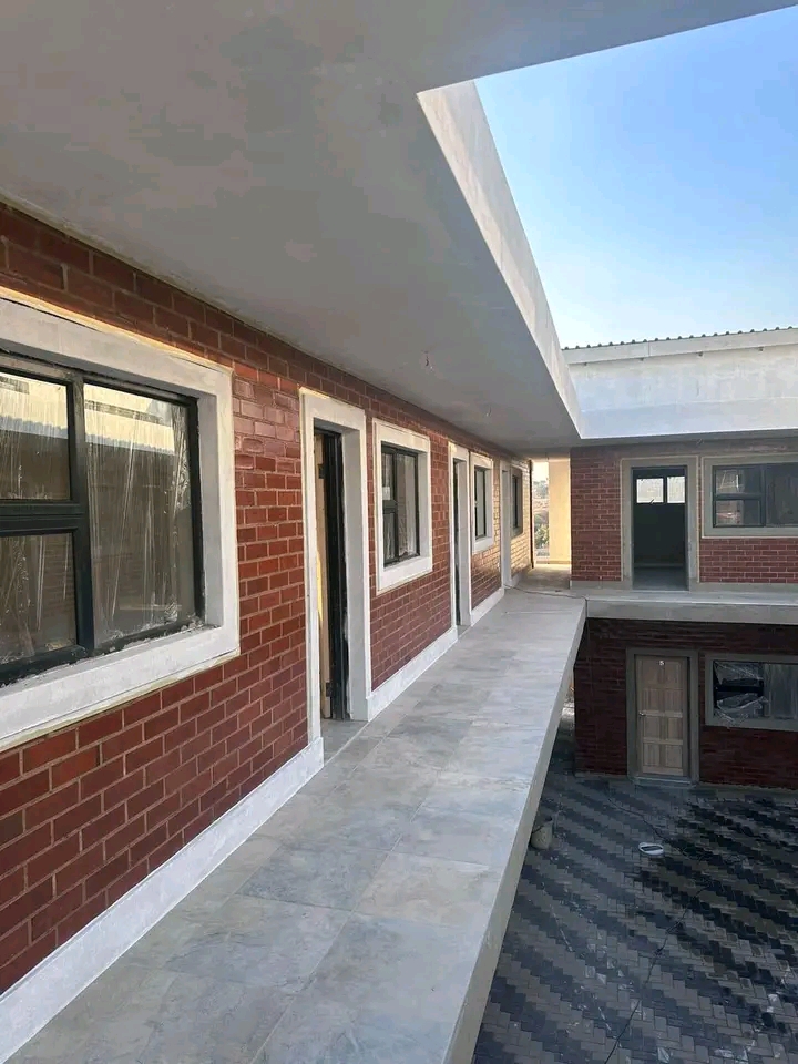 Newly build block flat 15 rooms available to   in Tembisa