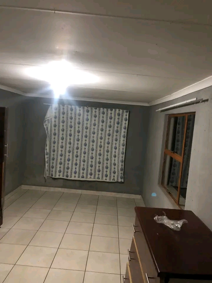 Big room available for rental in marimba for   in Vosloorus
