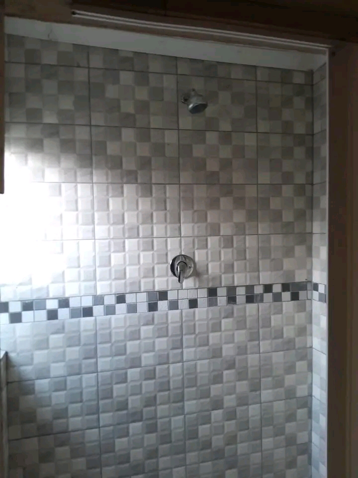 Big room to rent with fitted cupboards, stove  in Allandale