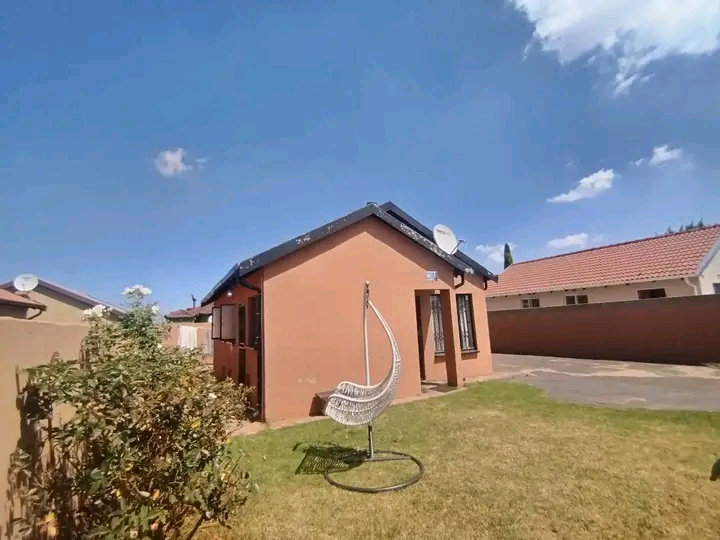 2 bedroom stand alone house available to rent  in Germiston