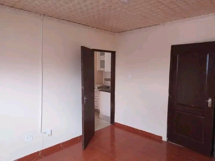 Cottage still available in ext 14

💰 ren  in Protea Glen