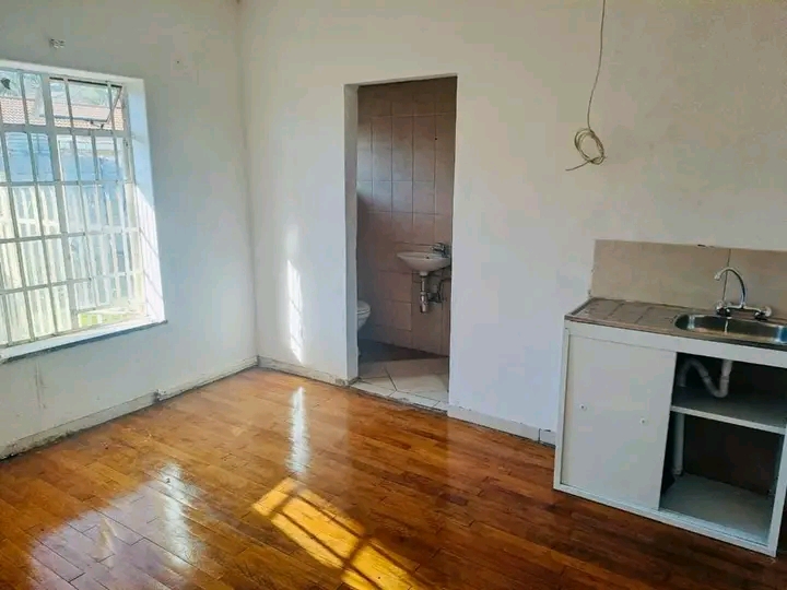 2 rooms available with wardrobes, kitchenlet,  in Kempton Park