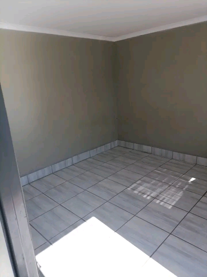 Bachelor available to rent at phumula 📍nea  in Vosloorus