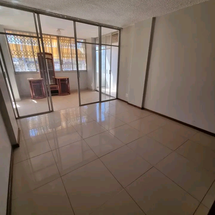En-suit room: r4,000.
double room: r3,500.
  in Sunnyside