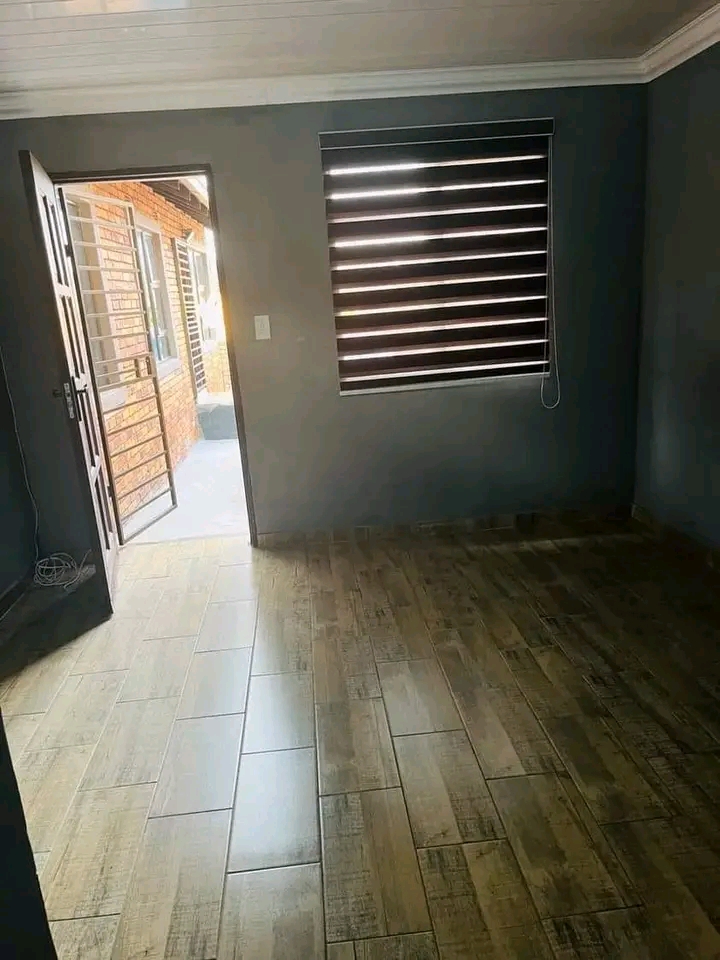 Bachelor of a garage size ready available to   in Naledi