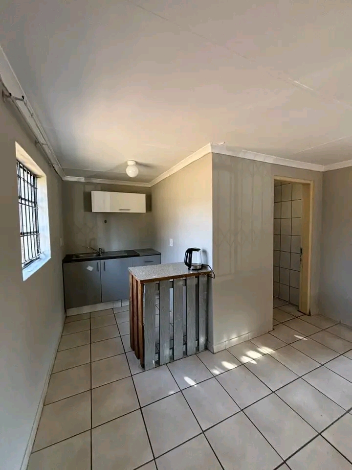 A very spacious cottage to rent comes with fi  in Old Birch Acres
