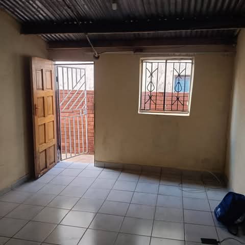 House available for rental ext 7 r4000

mor  in Oakmoor