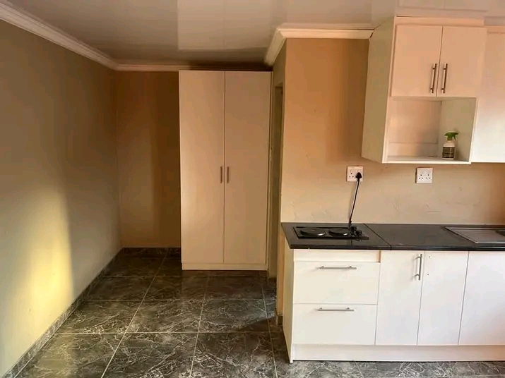 Apartment to rent at lufereng with fitted kit  in Lufhereng