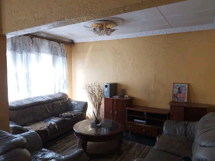 House available for rental in soweto 

💰  in Moletsane