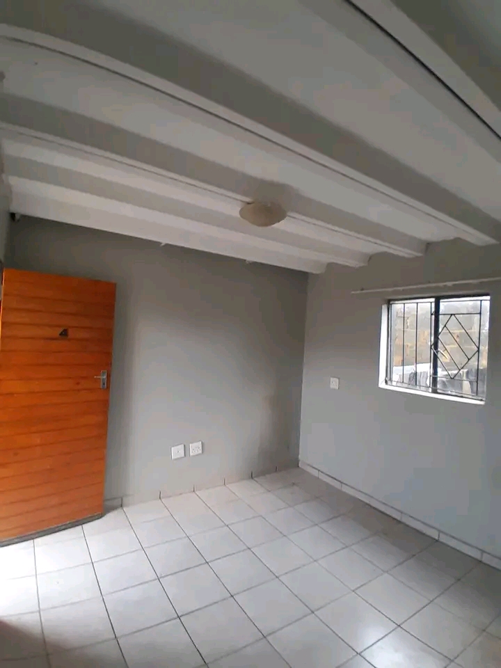 Standard room available for r1500. with prepa  in Kaalfontein