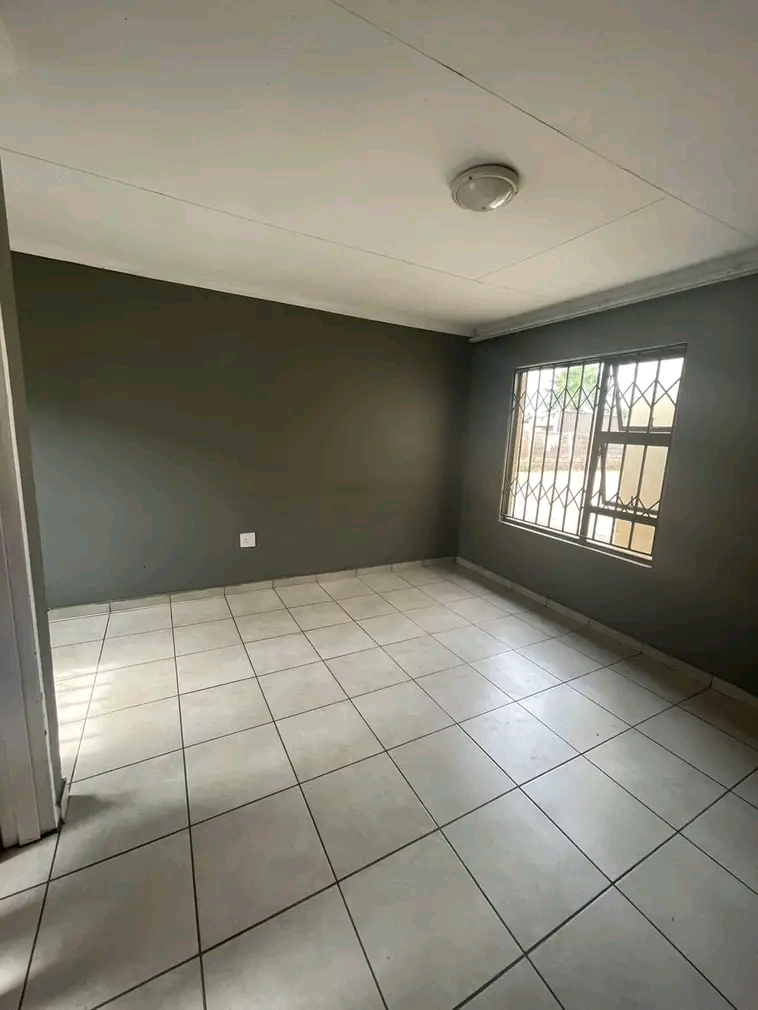 Room available 
20401 sene street ext 20 sow  in Protea Glen