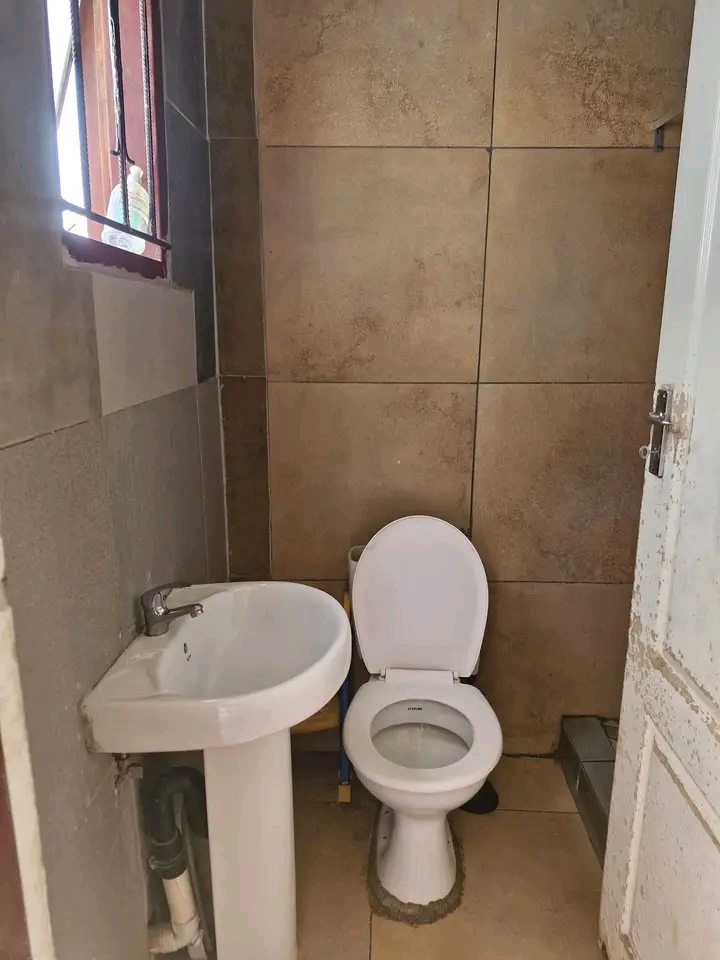I have beautiful bachelor room available at e  in Cosmo City