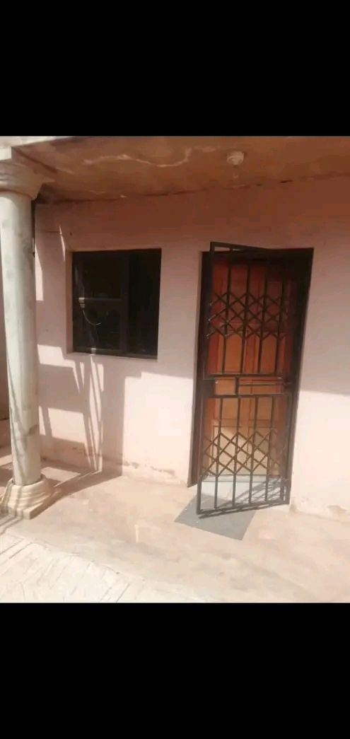 Room with own shower and small kitchen availa  in Greenvillage
