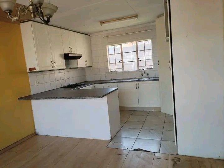 1 bedroom cottage with fitted kitchen, lounge  in Old Birch Acres