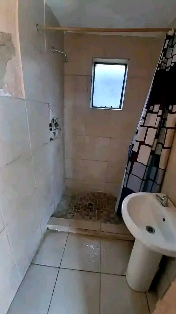 2 combined room in ext 1.parking available.ki  in Ebony Park