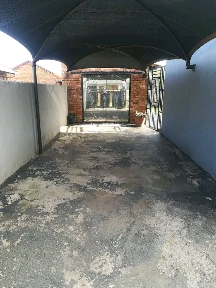 2 bedroomed house available for month end at   in Vosloorus