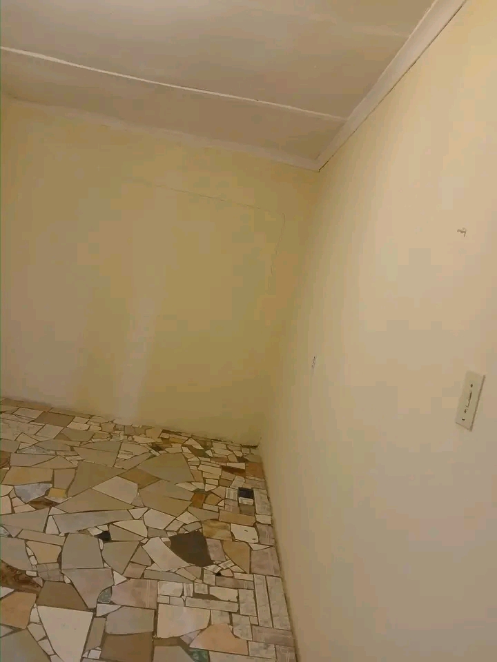 Big garage available to rent . north with til  in Zola