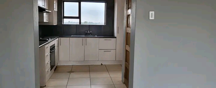 Double story rental. empty & available immedi  in Vosloorus